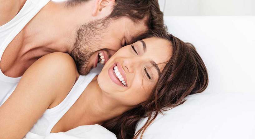 علامات حب الزوج لزوجته في الفراش