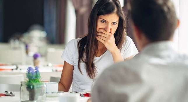 كيف تعرفين ان زوجك يحب امرأة اخرى