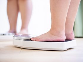 كم وزن طفل عمره 7 سنوات حتى المراهقة