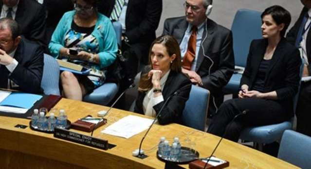 جولي تطالب بوقف الاعتداءات الجنسية في مواطن الحروب