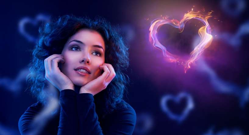 5 مؤشرات جسديّة بأنّكِ واقعة في الحبّ!