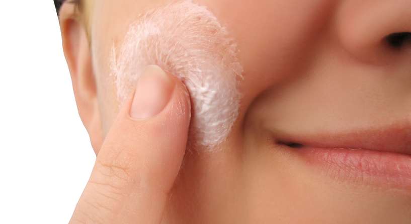 كيف تحمين جلدك من حساسية الربيع؟