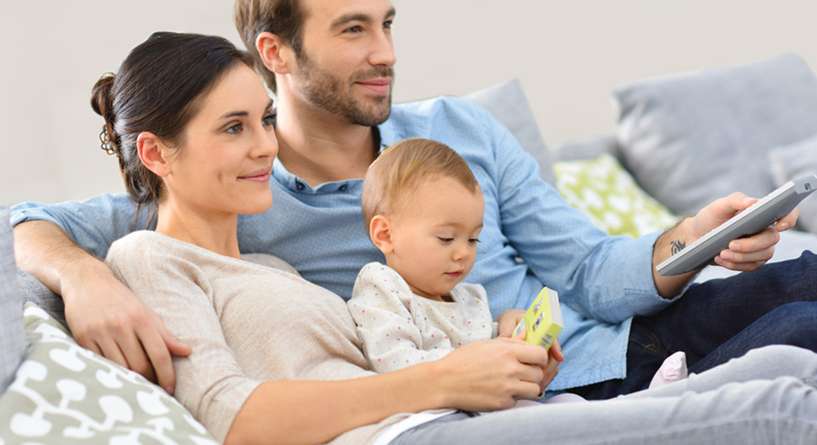 هل التلفاز يسبب التوحد عند الرضع وما هي اعراضه؟