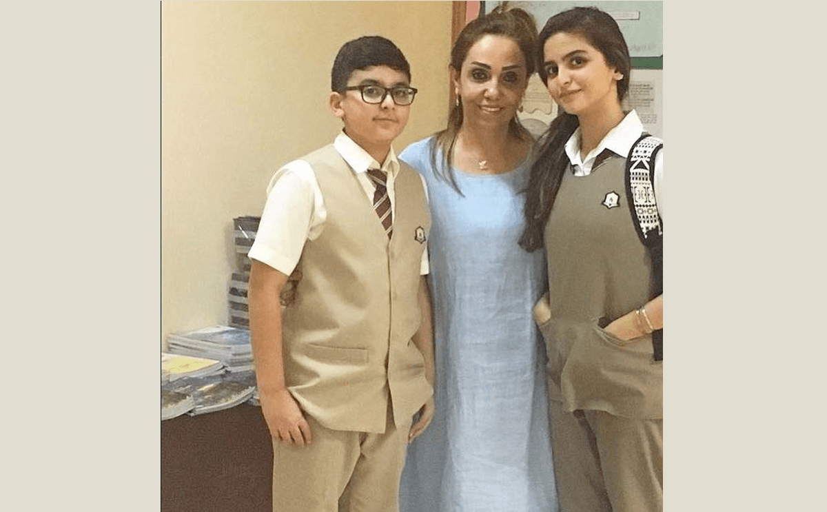 صور حلا الترك وشقيقيها في ثياب المدرسة في اليوم الأول منها