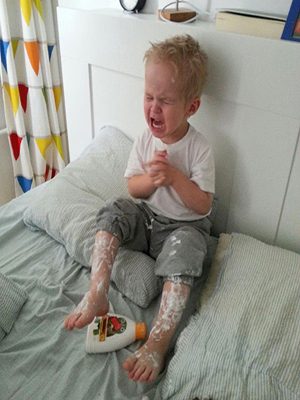 بالصور: أسباب طريفة لبكاء الاطفال!