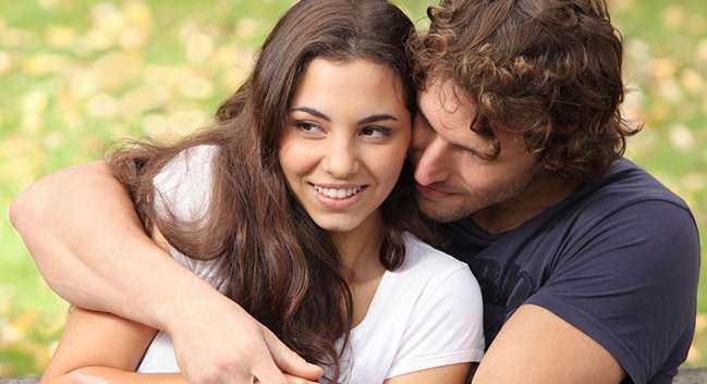 حركات رومانسية بسيطة لاسعاد الزوجة