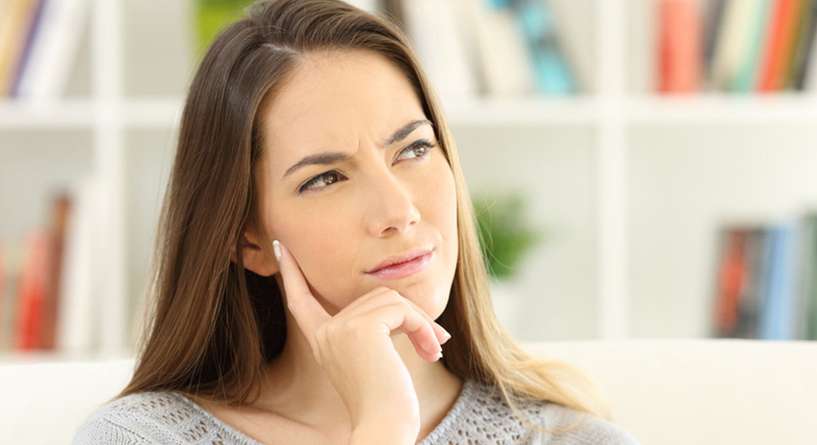 اكتشفي اسباب نزول افرازات شفافة مثل الماء قبل الدورة!