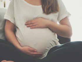 اكتشفي كيف تكون حركة الجنين في الشهر الخامس اذا كان ولد!