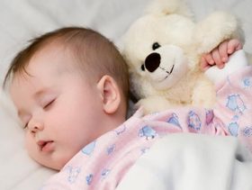 ساعات نوم الاطفال بين عمر 6 و 9 اشهر