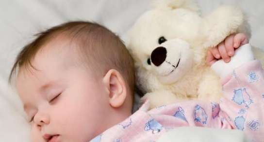 ساعات نوم الاطفال بين عمر 6 و 9 اشهر