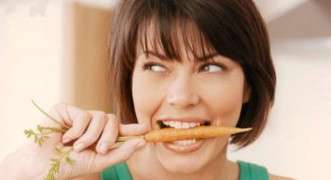 10 اطعمة تحارب رائحة الفم الكريهة
