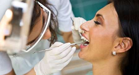 كيف تعتنين بأسنان الجنين خلال الحمل؟