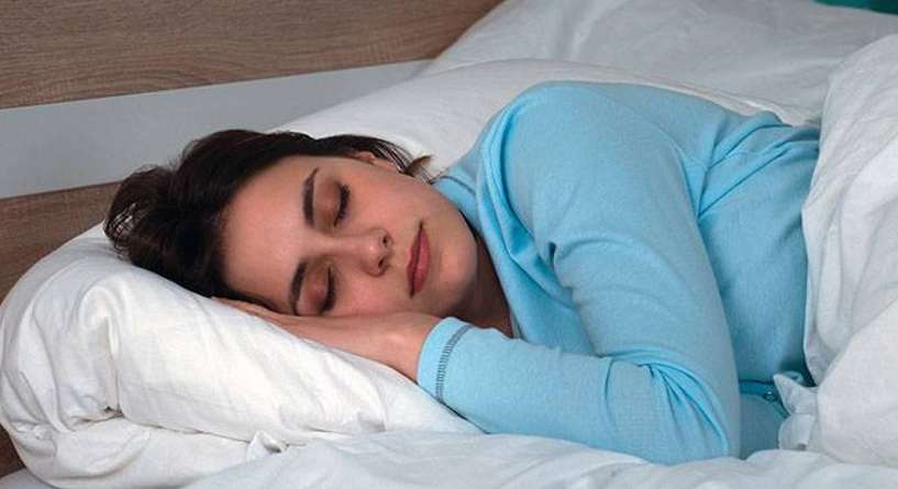 الشحنات الكهربائيه اثناء النوم: اسبابها وعلاجها!