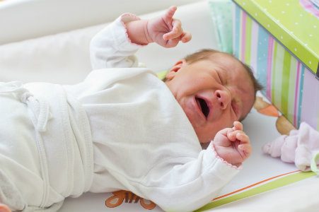 كيف تتعاملين مع مغص  الرضّع؟