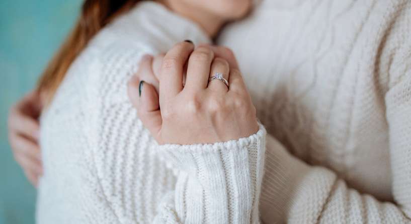 كيف اعرف ان رجل برج الاسد يحبنى