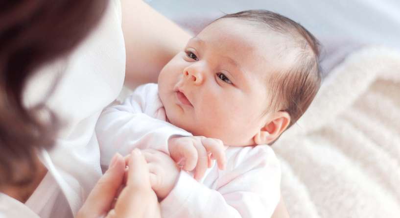اشارات مهمة يصدرها الطفل الرضيع تساعدك على فهم احتياجاته