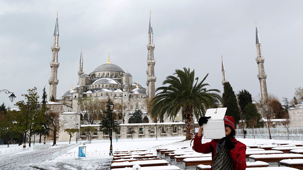 بالصور مدن عربية تغطّى بالثلج بعد عقودٍ