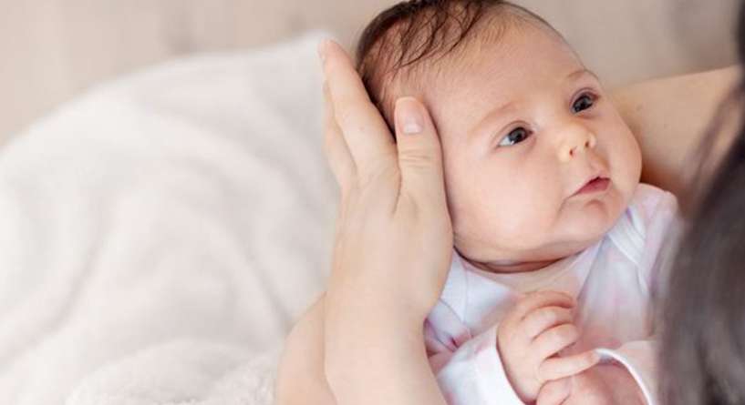 كيفية تطور رؤية الرضيع لأمه بحسب عمره