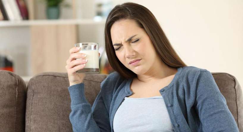 هل يمكن لعدم تحمل اللاكتوز ان يظهر مع التقدم في السن