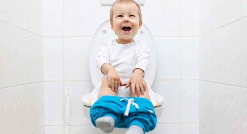 اليك افضل طرق تعليم الطفل الذهاب للحمام واهم النصائح!