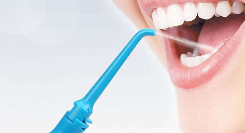جهاز تنظيف الاسنان بضغط الماء النهدي