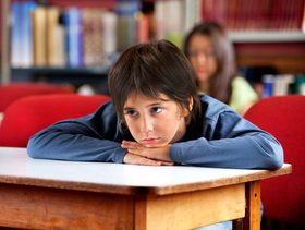 جدول أكثر المشاكل التي يواجهها الطفل في المدرسة وكيفية التعامل معها