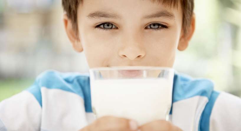 كيفية تحفيز الطفل على شرب المزيد من الحليب