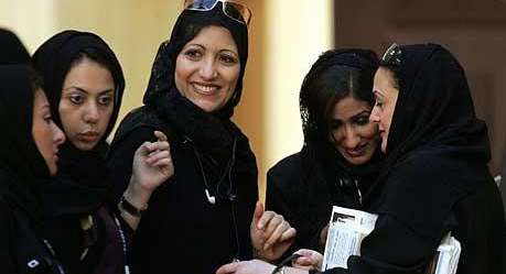 الملك عبد الله بن عبد العزيز يمنح المرأة السعودية حقوقاً سياسية