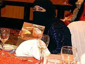 خبيرة سعودية تؤلف كتاب يحتوي على 40 وصفة مغذية