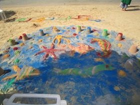 فـن على الشاطىء على كورنيش جدة