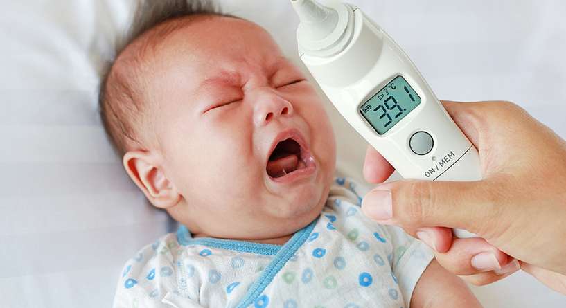 ارتفاع درجة الحرارة وظهور حبوب في الفم عند الاطفال: بين الاسباب والعلاج!