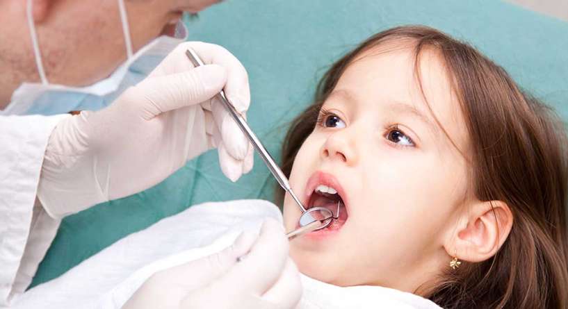 طفلة تفارق حياتها في عيادة طبيب الاسنان بسبب اجراء شائع