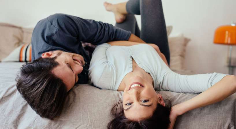 أسباب حب الزوج لمراقبة انفعالات الزوجة أثناء الجماع