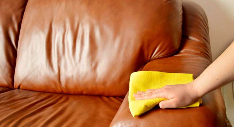 طرق طبيعية لتنظيف الأثاث الجلدي