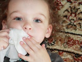 نصيحة حول كيفية الحفاظ على نظافة الطفل بين مواعيد الحمام