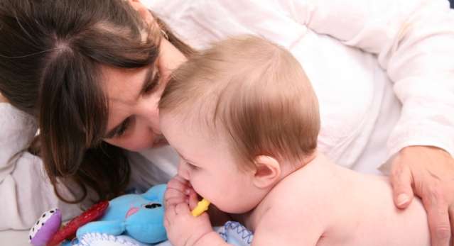 متى يبدأ الطفل بالتقلب