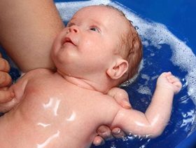 نصيحة عائلتي حول كيفية حماية بشرة الطفل من تأثير المياه القاسية