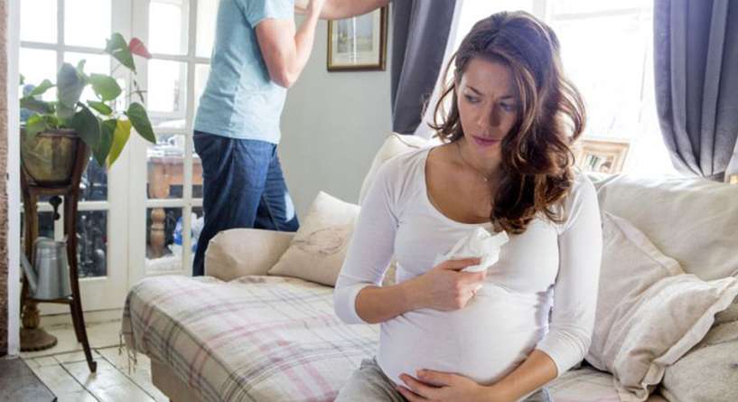 افكار تخطر في ذهن الزوج عند اكتشاف حملك!