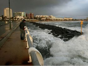 الادمان على الفيسبوك سبب سقوط إمرأة في البحر