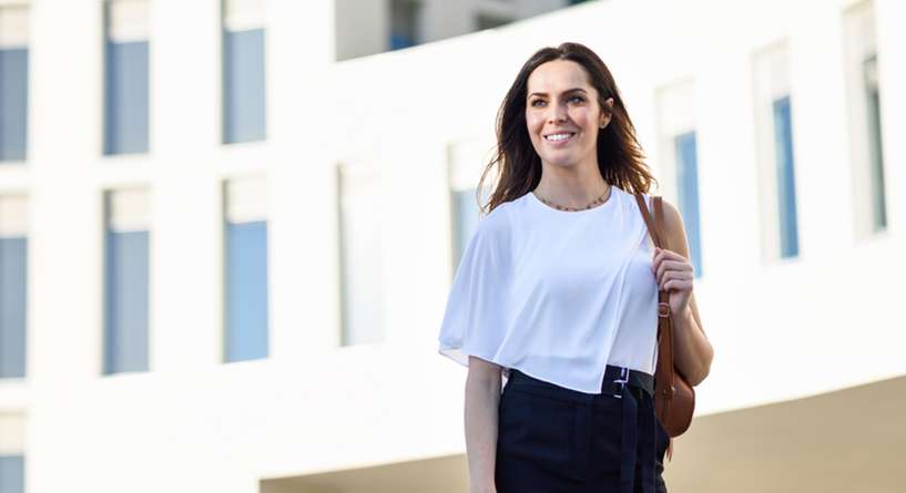 حيل في الملابس تجعلك تبدين أصغر بخمس سنوات