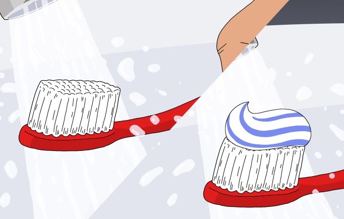 تبليل الفرشاة قبل أو بعد وضع معجون الأسنان