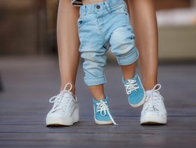 أحذية عملية وعصرية للأم