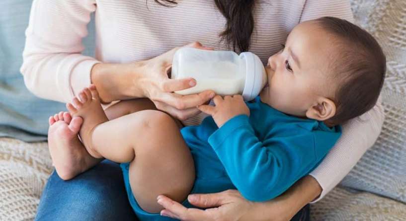 متى اعطي طفلي حليب رقم ٣ وكيفية اختيار الحليب المناسب له؟