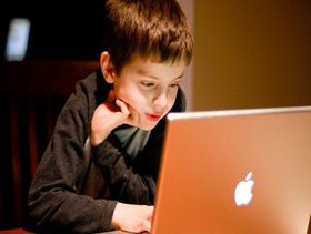 الاجهزة الالكترونية والاطفال | اجهزة العاب الكترونية للاطفال