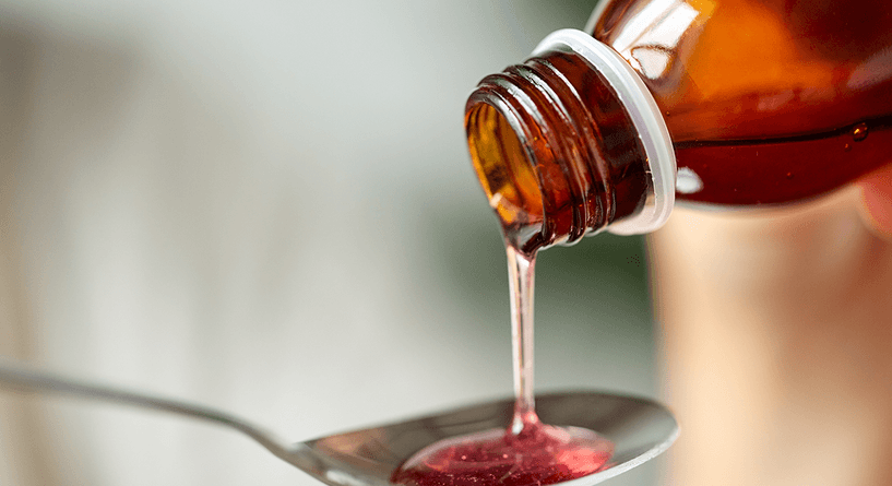 اعطاء الدواء للطفل