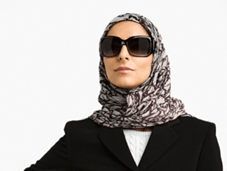 المرأة المحجبة: خمس نصائح مفيدة لإختيار نظارات شمسية مريحة!