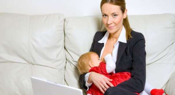 الام العاملة والرضاعة الطبيعية