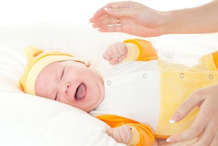 كيف تتعاملين مع مغص  الرضّع؟
