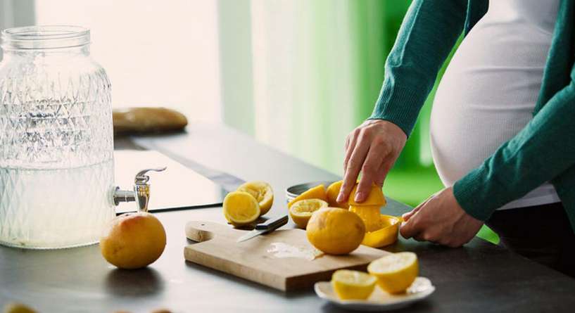 هل الليمون يخفف غثيان الحمل 