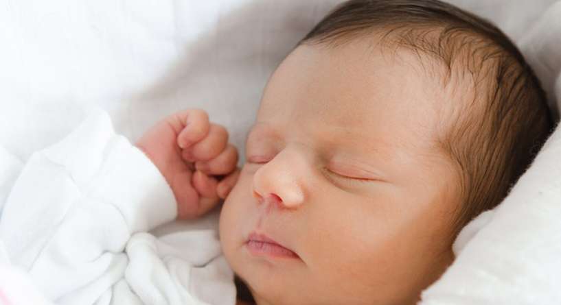 اسباب نوم الطفل حديث الولادة كثيرا